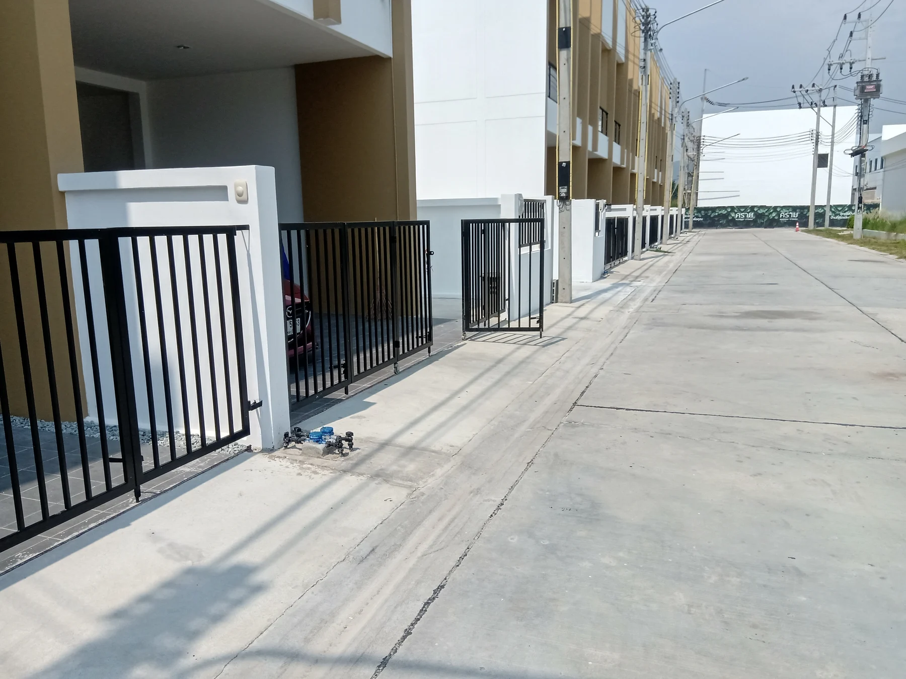 โครงการคราม บางแสน — แนวอาคารและถนนภายใน